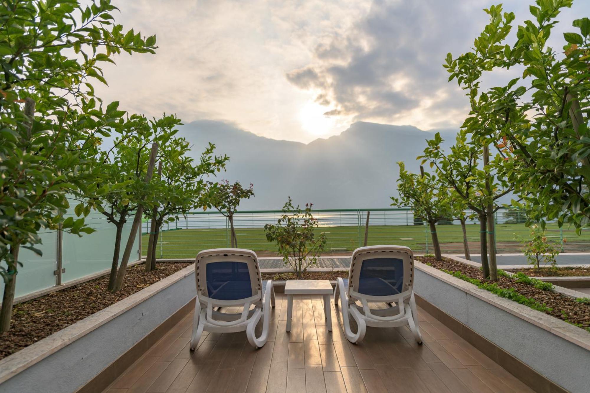 Garda Suite Hotel (Adults Only) Limone sul Garda Exterior photo